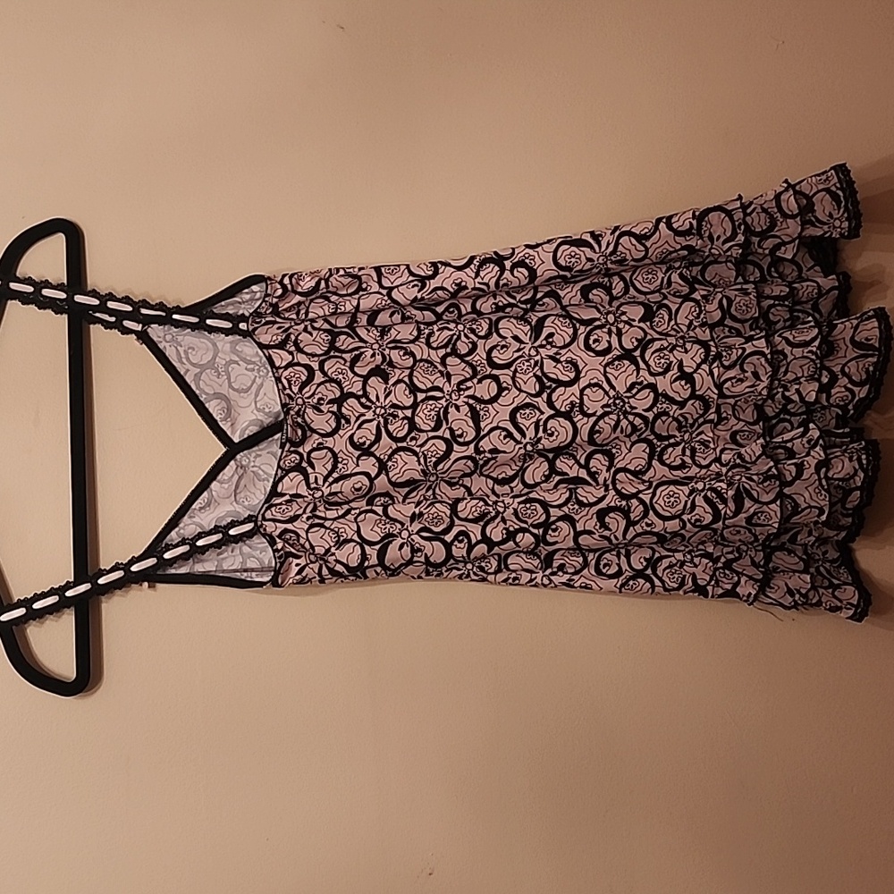 Floral Pink and Black Sleeveless Dress - Picture 3 of 4